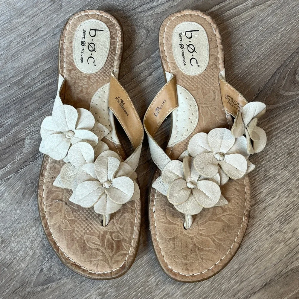 BOC Born Concept Womens White Leather Floral Applique Thong Wedge Sandals 9 40.5
